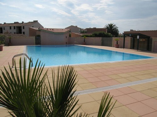 Charming Villa with Terrace, Near Beach, Pool Access - Sleeps 6
