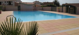 Charming Villa with Terrace, Near Beach, Pool Access - Sleeps 6