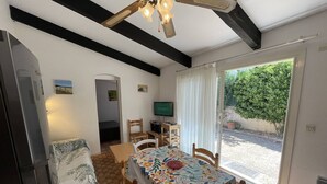 Dining - Charming Villa with Terrace, Near Beach, Pool Access - Sleeps 6 (Saint-Cyprien)
