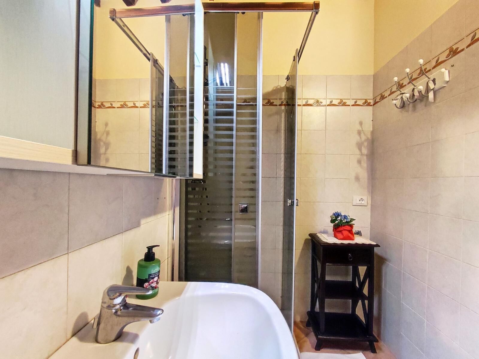 バスアメニティ (無料)、ヘアドライヤー、タオル