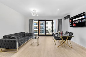 Deluxe Apartment | Living area