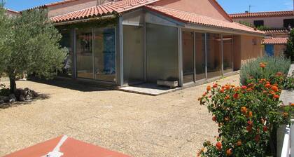 Traditional 4-Room Villa, A/C, WiFi, 10 Sleeps, Garden, Near Beach, Pet-Friendly