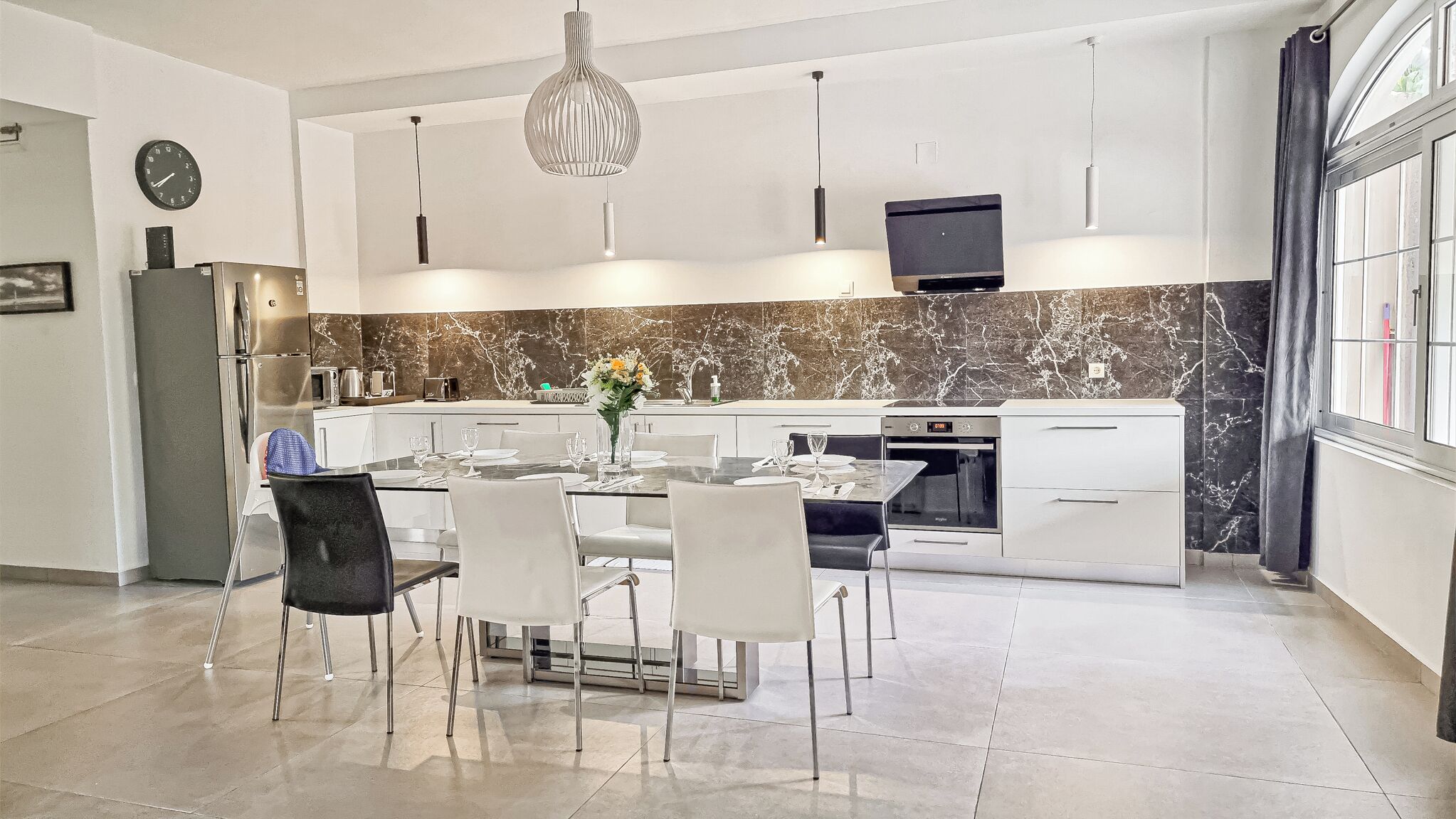 Kylskåp, mikrovågsugn, ugn och spishäll