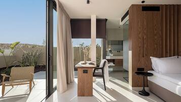 4 bedrooms, blackout curtains, soundproofing, iron/ironing board