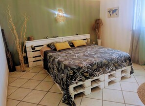 3 bedrooms, bed sheets - Villa Entre Terre et Mer with infinity pool and kitchen (97480)