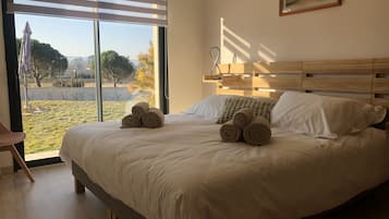 3 chambres, bureau, fer et planche Ă repasser, lit parapluie