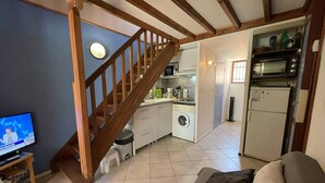 Unclassified image, 5 of 26, button - Cozy 2-BR Villa with Mezzanine, A/C, Terrace, 500m from Beach - Saint Cyprien (Saint-Cyprien)