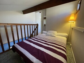 1 bedroom - Cozy 2-BR Villa with Mezzanine, A/C, Terrace, 500m from Beach - Saint Cyprien (Saint-Cyprien)