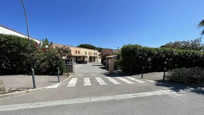 Unclassified image, 3 of 26, button - Cozy 2-BR Villa with Mezzanine, A/C, Terrace, 500m from Beach - Saint Cyprien (Saint-Cyprien)