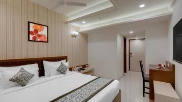 Deluxe-værelse | Minibar, pengeskab på værelset, lydisolering, strygejern/strygebræt