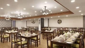 Daily buffet breakfast (INR 800 per person)