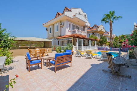 Classic Villa | Exterior