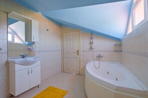 Classic Villa | Bathroom - Infinity Sunshine Villa (Mugla)