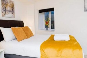 2 bedrooms, desk, iron/ironing board, WiFi