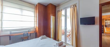 1 chambre, fer et planche à repasser, accès Internet, draps fournis