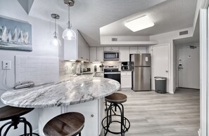 冰箱、微波炉、烤箱、炉灶