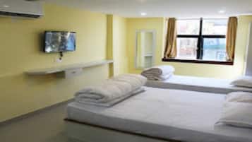 Family Quadruple Room | Free WiFi, bed sheets
