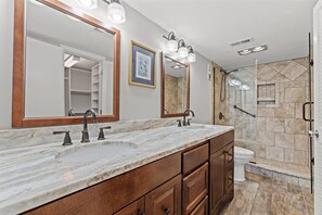 Shower, hair dryer, towels - **New** - Spring/Summer Book Now! Oceanfront, What a View!! (Myrtle Beach)