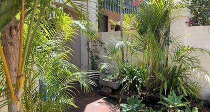 Walkers paradise close to Fremantle's main attractions and nearby to the beach