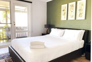3 bedrooms, iron/ironing board, free WiFi, bed sheets - Sea breeze Villa/walk everywhere/sunsets (Fremantle)