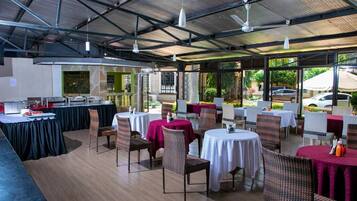 Daily buffet breakfast for a fee