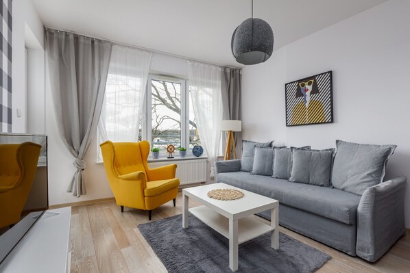 Apartment, 1 Bedroom, Balcony, Sea Facing | Living area