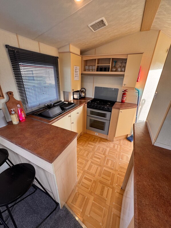 Chalet | Eigene Küche | Kühlschrank, Ofen, Herdplatte, Wasserkocher