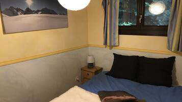 4 bedrooms, iron/ironing board, travel cot