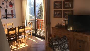 Télévision, cheminée