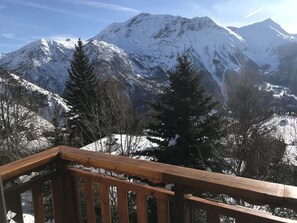 A mountain view with a wooden deck. - CHALET Exceptional view at the foot of the slopes at 1860m Orcières Merlette (Orcières)