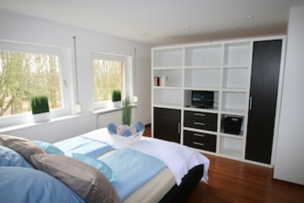 1 slaapkamer, een strijkplank/strijkijzer, gratis wifi, beddengoed