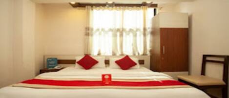 Suite | Free WiFi, bed sheets