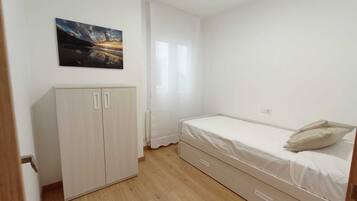 Iron/ironing board, free WiFi, bed sheets
