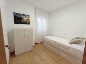 Iron/ironing board, free WiFi, bed sheets - Duerming Ría de Viveiro Apartamentos (Viveiro)