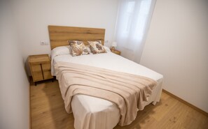 Iron/ironing board, free WiFi, bed sheets - Duerming Ría de Viveiro Apartamentos (Viveiro)