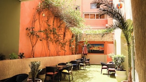 مطعم