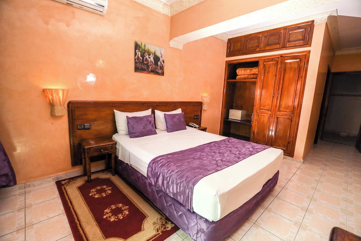 Standard Double Room Single Use, 1 Bedroom | 1 bedroom, individually decorated, desk, laptop workspace