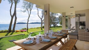 Outdoor dining - Paradiso Beach House - luxury waterfront property, private retreat, swimming pool, outdoor dining (Salamander Bay)