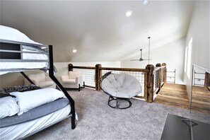 2 bedrooms, iron/ironing board, travel cot, free WiFi