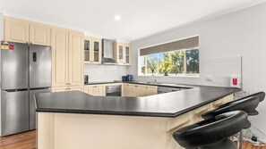 Fridge, microwave, oven, stovetop - Seas the day in Kilcunda (Kilcunda)