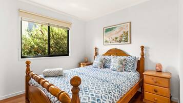 4 bedrooms, iron/ironing board, WiFi