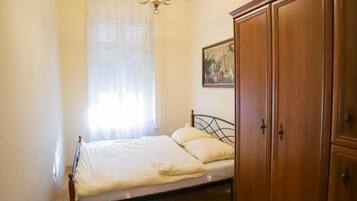 Apartment, 2 Queen Beds | 2 bedrooms, free WiFi, bed sheets