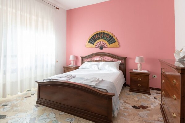 2 bedrooms, WiFi, bed sheets