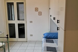 2 bedrooms, bed sheets - The Garden House in Orosei (Orosei)