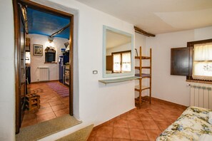 2 Schlafzimmer, Schreibtisch, Bügeleisen/Bügelbrett, Bettwäsche