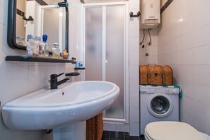 Bathtub, hair dryer, bidet, towels - House Lentischio with veranda (Cala Gonone)