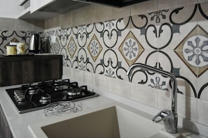 Fridge, oven, stovetop, dishwasher - Giardino dei Limoni Apartment (Oliena)