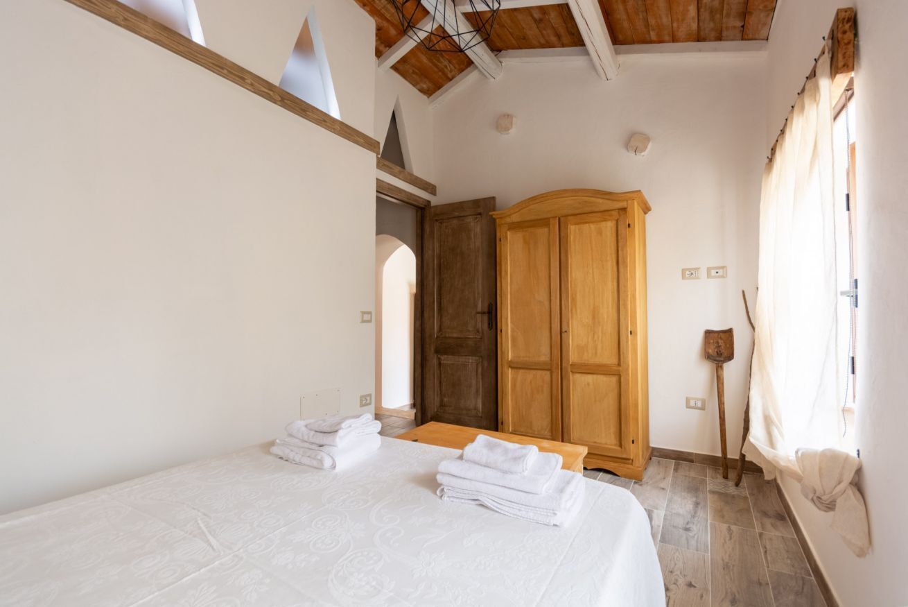 1 slaapkamer, een strijkplank/strijkijzer, beddengoed