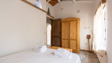 1 dormitorio y ropa de cama