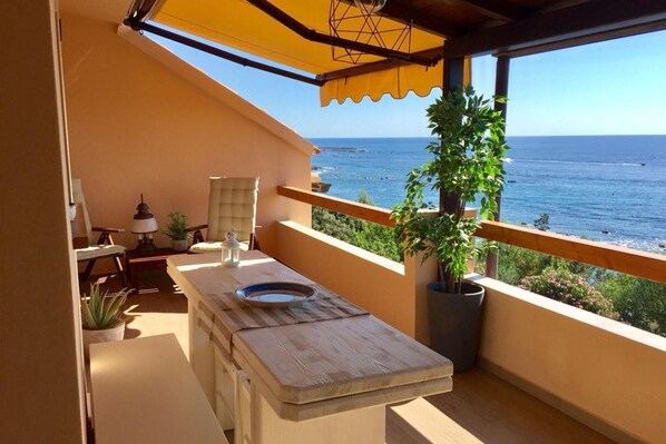 Outdoor dining - Sunrise Sisters' Home (Cala Gonone)